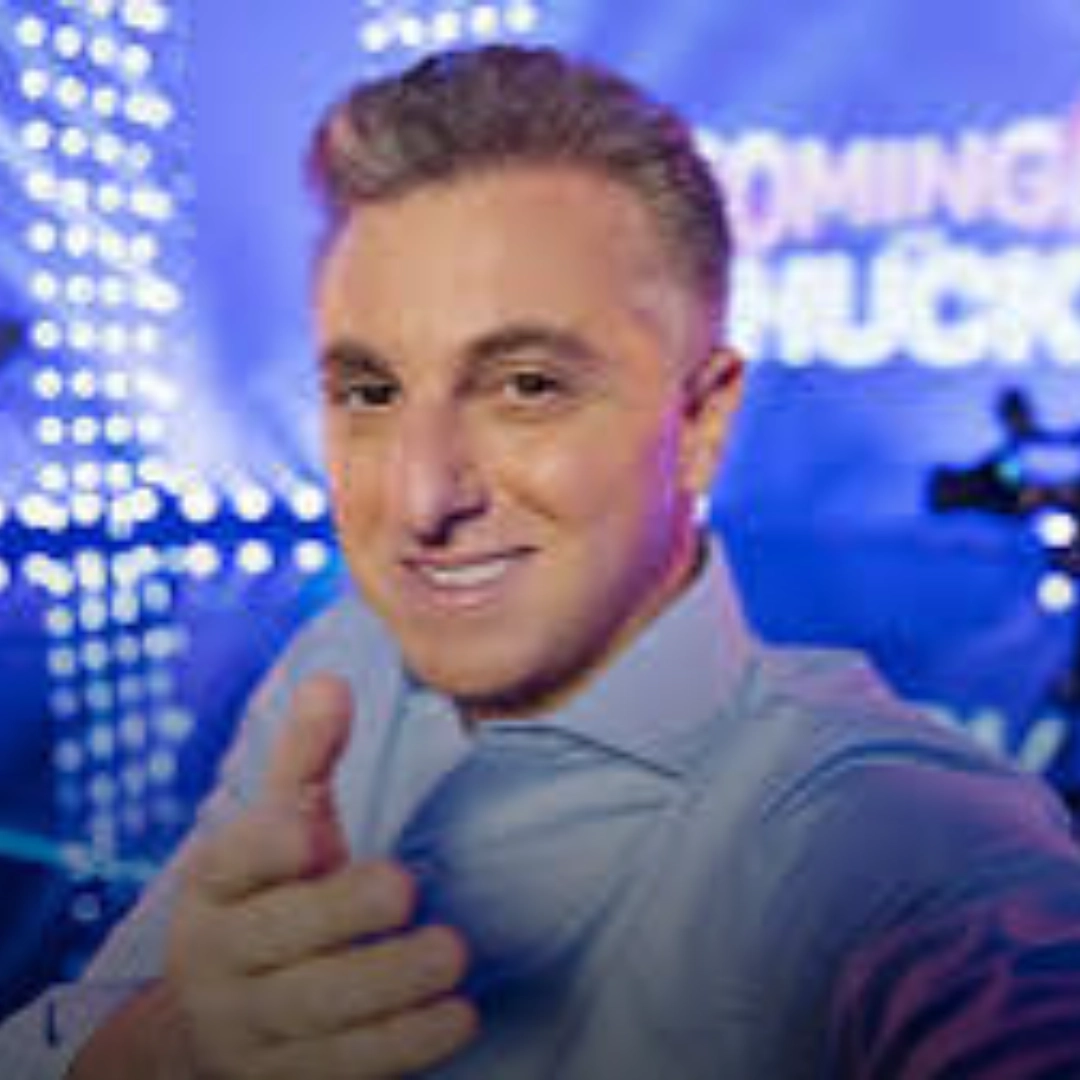 Luciano Huck abre porta da Globo para homenagear concorrentes e enaltecer história da TV