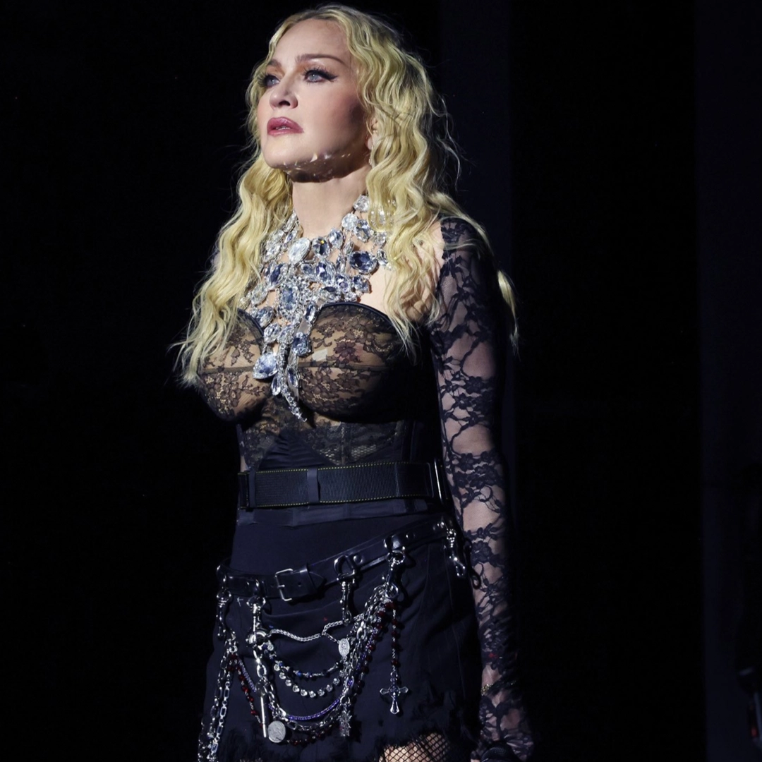 Madonna pousa no Brasil e se prepara para show no sábado (4) em Copacabana