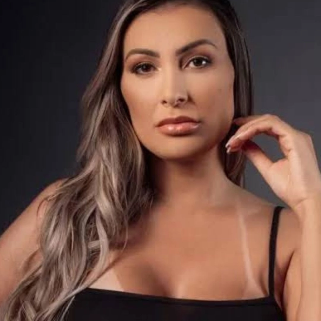 Andressa Urach divide língua em duas e mostra resultado chocante