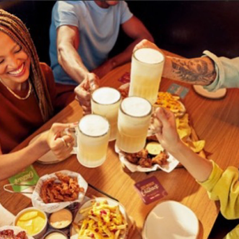 Happy hour de final de ano: Rodízio com chopp e aperitivos à vontade do Outback é ótima opção em todo o país