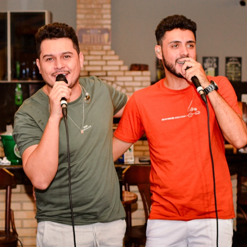 Zé Felipe e Romário fazem festa para lançamento de DVD gravado no ES