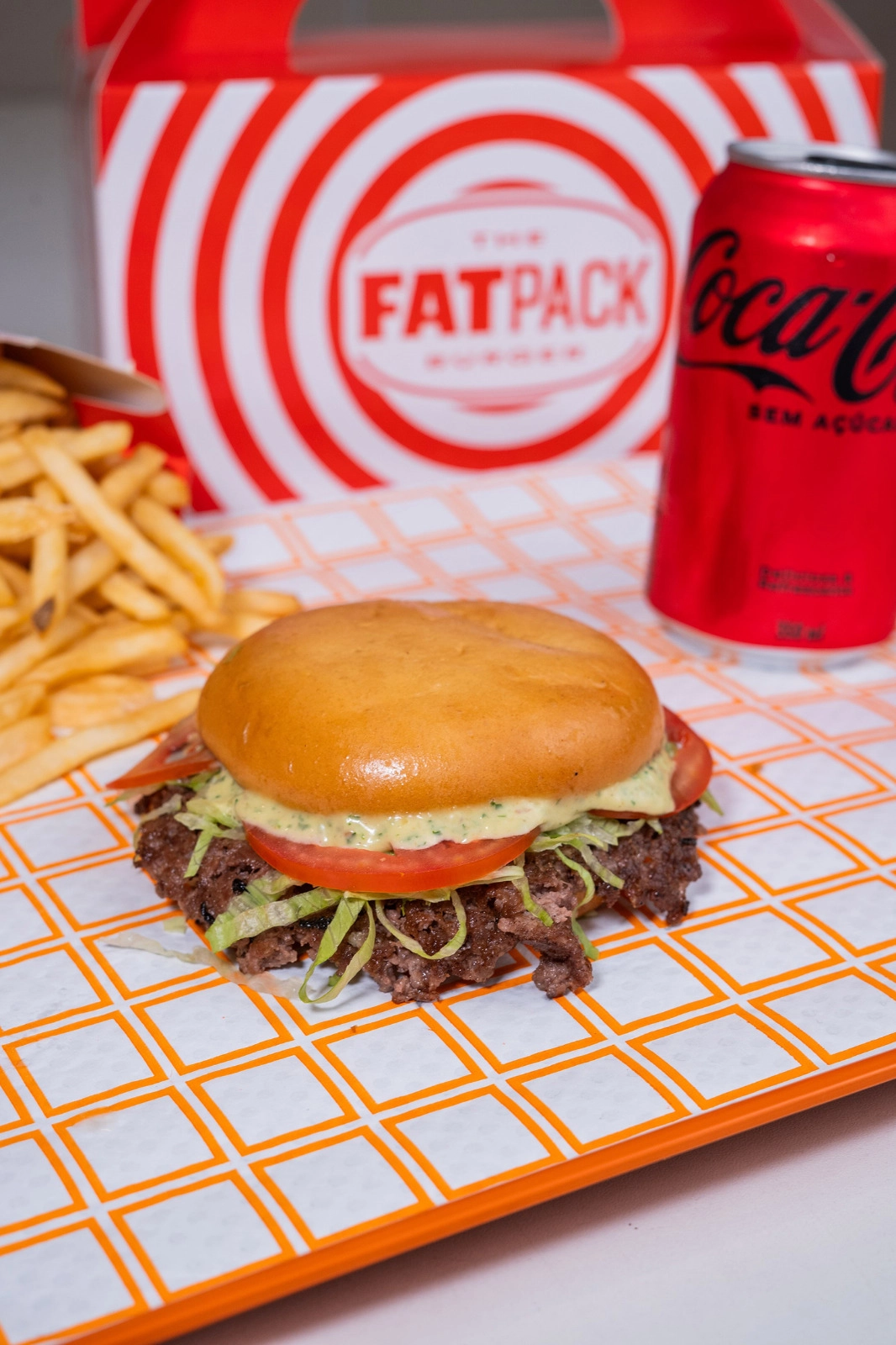 THE FATPACK BURGER: Praia do Canto ganha nova hamburgueria inspirada nos clássicos fast foods dos anos 50