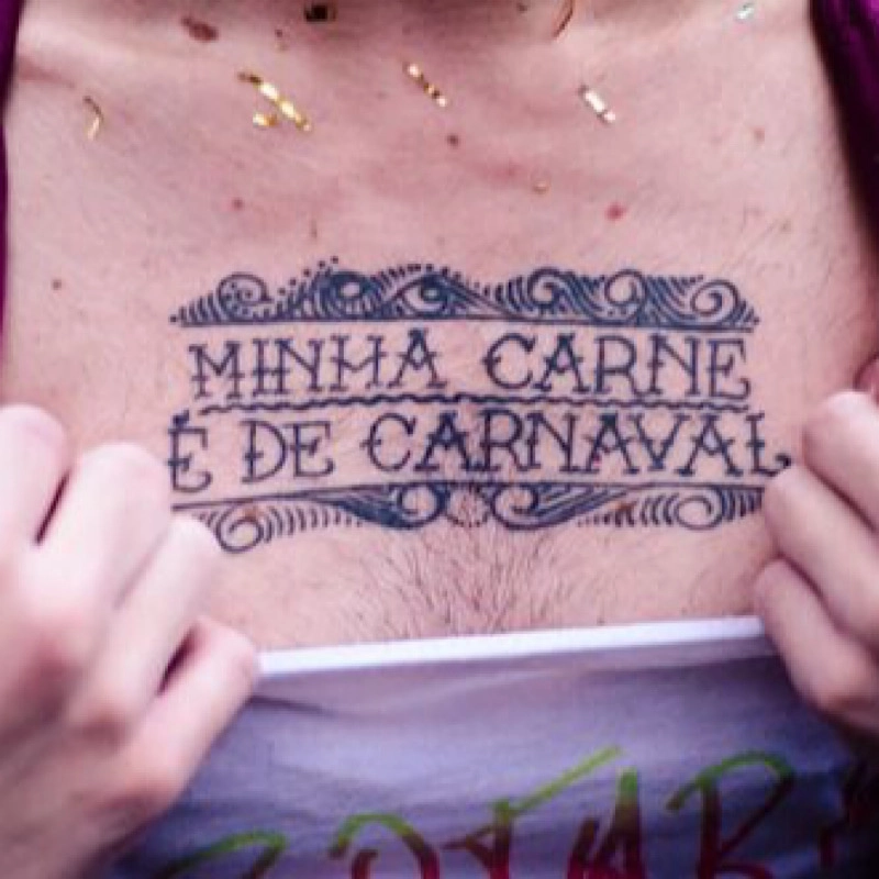 Tatuagem não cicatrizada e Carnaval: uma mistura que não dá muito certo