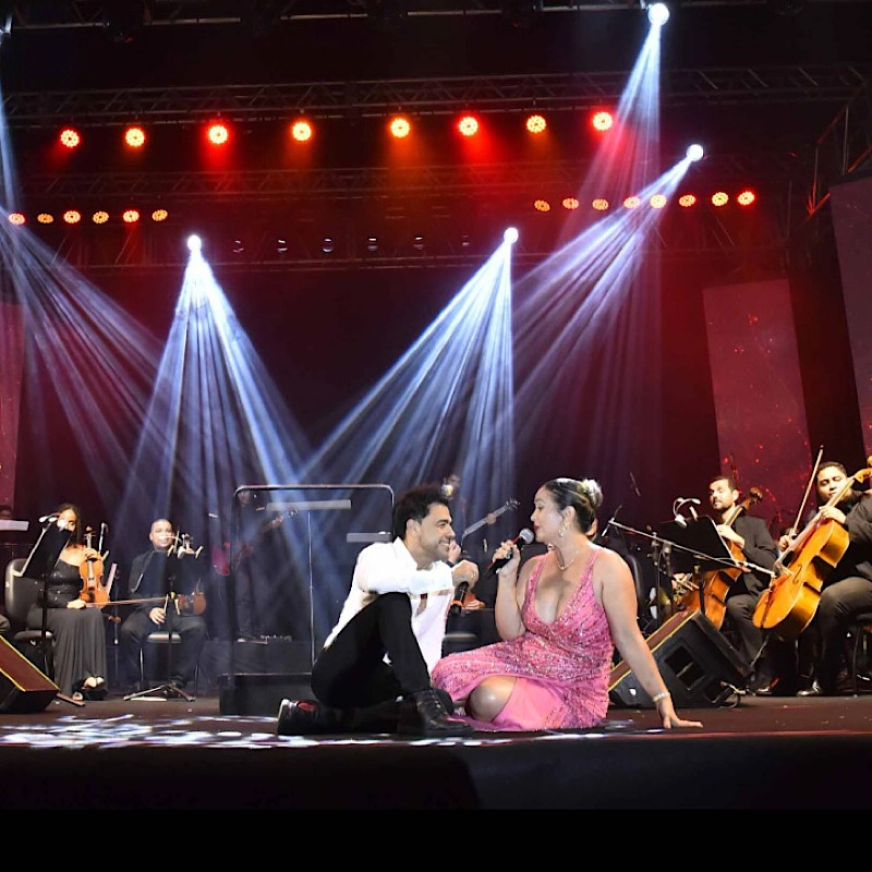 Zezé Di Camargo surpreende ao cantar com capixaba em festa no Espírito Santo