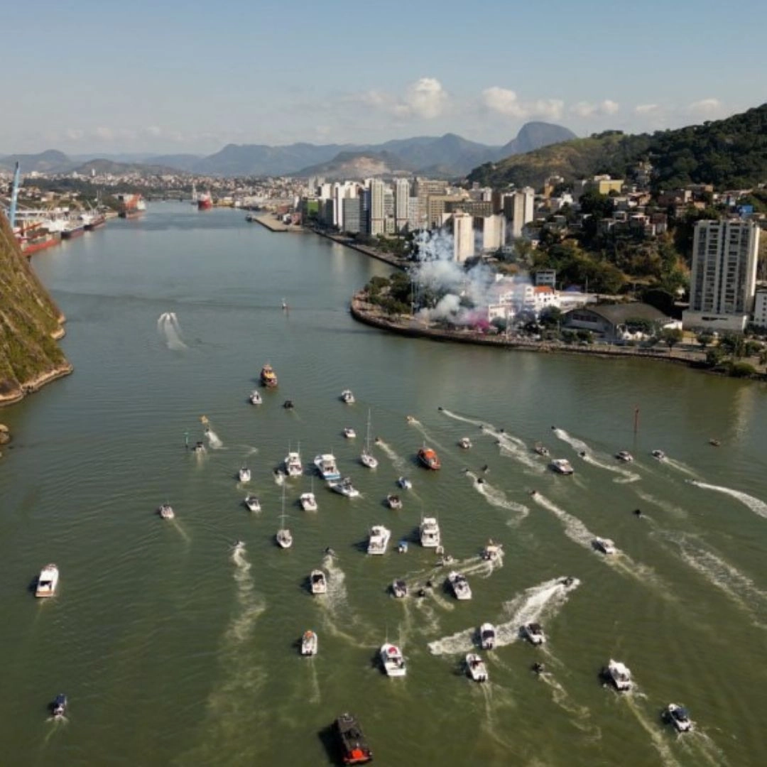 Devotos, pescadores fazem festa para São Pedro em Vitória