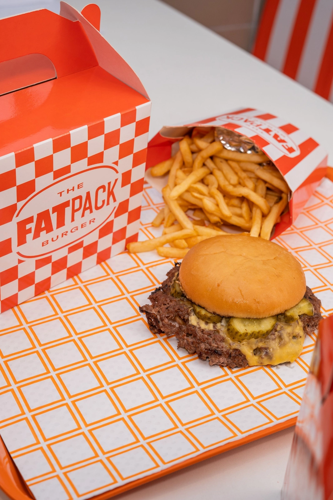 THE FATPACK BURGER: Praia do Canto ganha nova hamburgueria inspirada nos clássicos fast foods dos anos 50